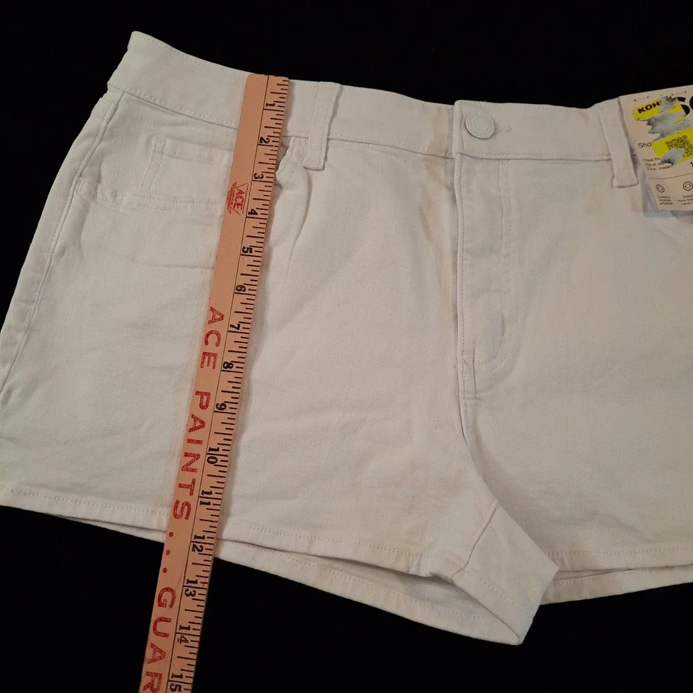 SO Womens Plus Size 16 35W White Stretch Denim High Rise Shorts 2.5" Inseam - Picture 2 of 8